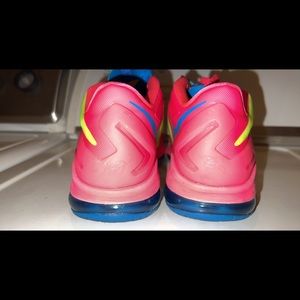 Kids lebrons great condition